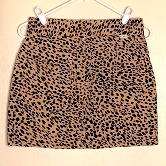 𝅺Billabong NWT Skirt, Size 28, Denim Tan & Black Animal Print. - Picture 2 of 8